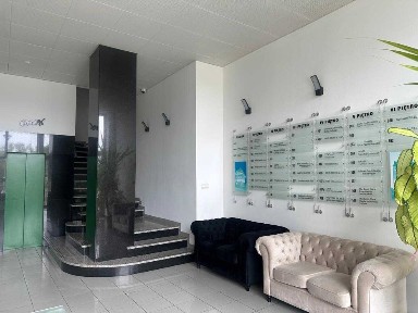 Pokój biurowy {46,9m2} przy ul. Legnickiej obok Magnolii z windą 2.560 zł