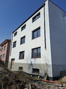 Dom na mieszkania/usługę