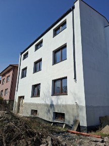Dom na mieszkania/usługę
