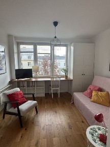 Jasna Kalawerka obok Metra/ SGH/Gorny Mokotów