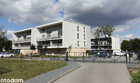 Dwupoziomowe mieszkanie z antresolą w nowoczesnym, budynku z windą