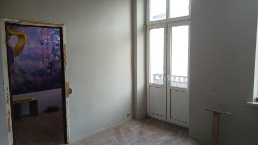 2 pokoje z kuchnią, balkon.