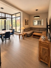 Centrum Ul. Tylna - apartament 68 m2 z Loggią - 3 pokoje umeblowane, po malowaniu, gotowe do wprowadzenia.