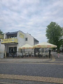 sprzedam budynek mieszkalno-usługowy nad brzegiem morza w Mielnie