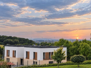 Dwupoziomowy dom z ogrodem 98 m²| kameralna zabudowa 4 lokali| Racibórz
