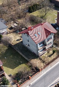 Wolnostojący dom z użytkowym poddaszem