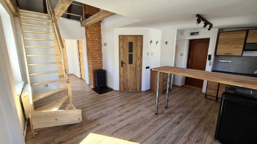Klimatyczne poddasze w kameralnej kamienicy - bezpieczna inwestycja pod wynajem Booking, Airbnb, Loft, mieszkanie centrum