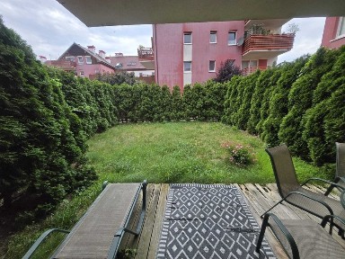 Sprzedam mieszkanie, Warzymice os. Różane, 66 m², położone na parterze, dodatkowy atut to 2 prywatne ogródki o powierzchni 100m2 (80m2,20m2)