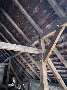 Duży dom z 2 wejściami i działką budowlaną