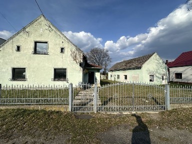 Duży dom z dużą działką. Z mieszkaniem obok.