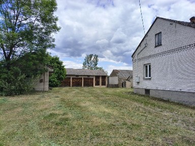 Siedlisko 2000 m² z murowanym domem nad rzeką Iłżanką - gmina Kazanów!