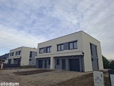 Dom w zabudowie bliźniaczej w Łochowie - nowoczesny i energooszczędny