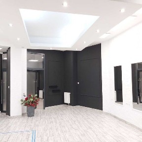 Ciepły lokal przy Galerii Stary Browar w Centrum, 65 m.W ŚLICZNYM BUDYNKU. Lokal na Fryzjera, Kosmetykę Fizjoterapię,Pracownię,Butik.