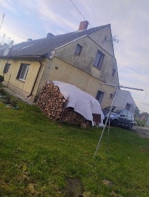 Syndyk sprzeda - 1/2 części w prawie odrębnej własności lokalu mieszkalnego położonego w budynku mieszkalnym czterorodzinnym