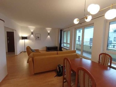 Przestronne ( 107 m2) mieszkanie trzypokojowe z miejscem w garażu w centrum Pruszkowa - Prusa 10. BRAK PROWIZJI!