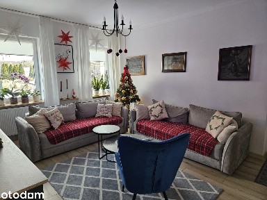 Przestronny dom wolnostojący z dwoma mieszkaniami, garażem i ogrodem