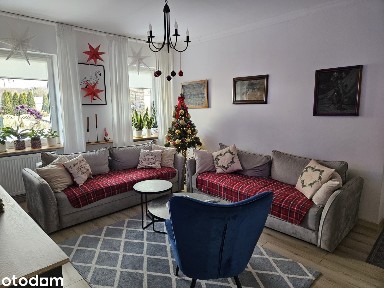 Przestronny dom wolnostojący z dwoma mieszkaniami, garażem i ogrodem