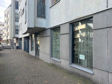 Lokal na Bemowie z witryną sprzedam