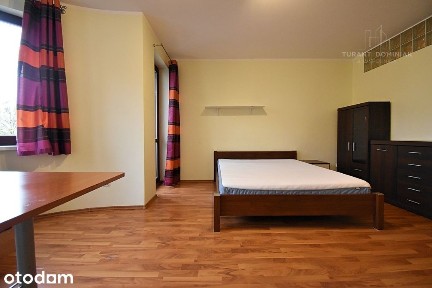 Kawalerka z oddzielną kuchnią i balkonem