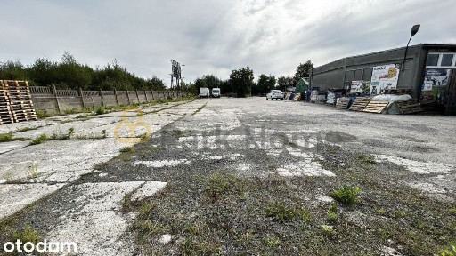 Plac z budynkiem gospodarczym