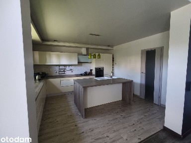 Dom po generalnym remoncie, 195 m², 10 ar, garaż, fotowoltaika