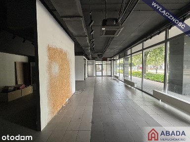 Narożny wykończony lokal, witryny od ulicy parking