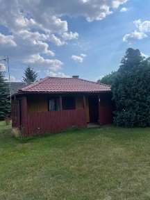 Sprzedam działkę zabudowaną z domem