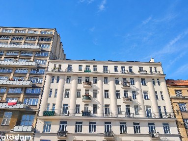 Kawalerka w przedwojennej kamienicy na Woli / wysokość 3,6 m !