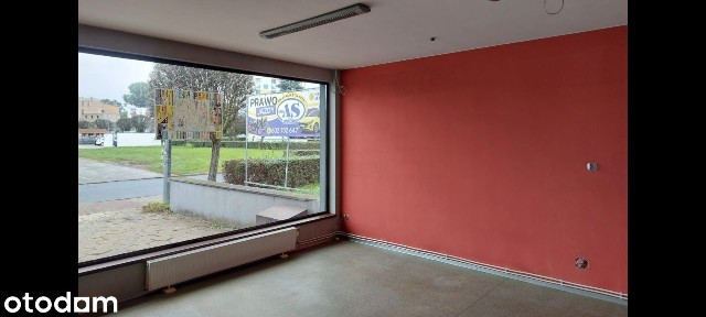 Do wynajęcia lokal handlowo-usługowy 50m2 przy placu targowym