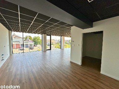 LOKAL HANDLOWY, USŁUGOWY LUB BIUROWY W CENTRUM PUSZCZYKOWA