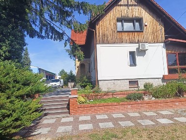 Ciekawy Dom wolnostojacy PRYWATNIE Krzczonów k Swidnicy przeszklony ogrod zimowy