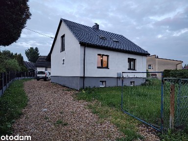 Dom wolnostojący z użytkowym poddaszem i garażem