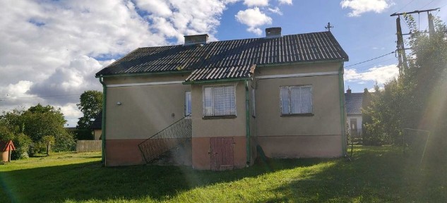 Dom jednorodzinny z zabudowaniami gospodarczymi