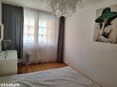 Wspólny salon i 2 osobne pokoje, mieszkanie Dla studentów Opolska 23