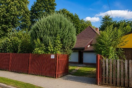Lokal handlowo usługowy z możliwość zamieszkania o powierzchni 80 m2 położony na działce o powierzchni 4,91a, Rejowiec miasto ul.Rynek 9