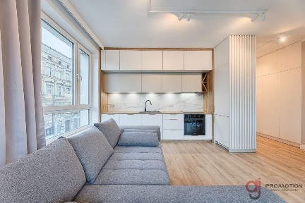 Do wynajęcia trzypokojowe mieszkanie o powierzchni 54,10 m2 z dużą loggią, położone w apartamentowcu Manu Park, przy ul. Ogrodowej 4 w Łodzi.