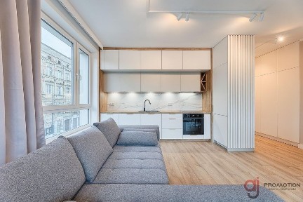 Do wynajęcia trzypokojowe mieszkanie o powierzchni 54,10 m2 z dużą loggią, położone w apartamentowcu Manu Park, przy ul. Ogrodowej 4 w Łodzi.