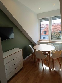 Wynajmę dwupokojowe mieszkanie na starówce czynsz adm. w cenie najmu.