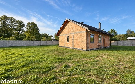 Dom parterowy 109 m², stan surowy zamknięty, działka 1495 m², Bieganów