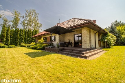 Wolnostojący dom z użytkowym poddaszem i garażem 6 pokoi