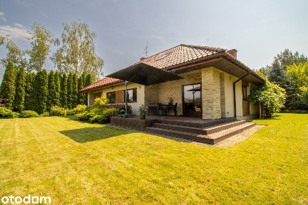 Wolnostojący dom z użytkowym poddaszem i garażem 6 pokoi