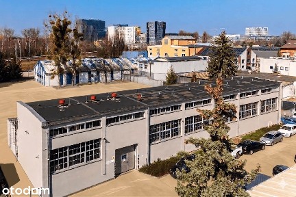 Komfortowy budynek biurowy z magazynem oraz działką 1531 m2 w centrum