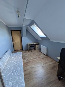 REZERWACJA. DUŻA KAWALERKA ≈25m>. /1300 zł. +Media./ Wspólny ogród.