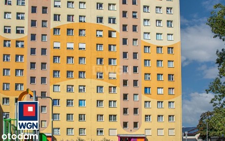 Mieszkanie 3 pokojowe, I piętro, ogrzewanie miejskie.