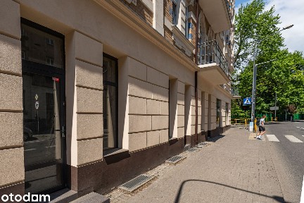 Lokal z 3 witrynami od ulicy w odnowionej kamienicy w centrum