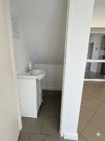 Lokal 15m² ul. Dworcowa 2 Nowy Dw. Gdański C.H. ZBOŻOWIEC (dwa pomieszczenia + umywalka w lokalu)