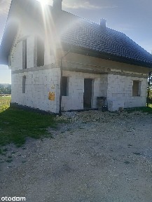Dom wolnostojący z użytkowym poddaszem