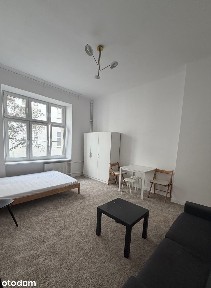 Bezpośrednio przytulna kawalerka po remoncie w kamienicy na Powiślu