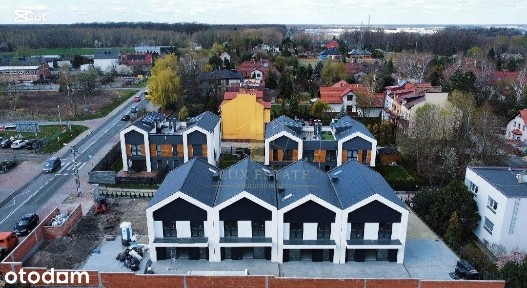 Funkcjonalne domy z garażem, miejscem parkingowym
