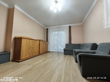 Całkowiy koszt najmu 2000 zł. Wliczony czynsz i media.